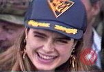 Standbild Schauspielerin Brook Shields nach US Coast Guard Port Security Unit Bahrain, 1991, aus Sekunde 23 historischem Filmmaterial Videoclip 65675048331