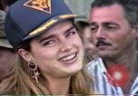 Standbild Schauspielerin Brook Shields nach US Coast Guard Port Security Unit Bahrain, 1991, aus Sekunde 24 historischem Filmmaterial Videoclip 65675048331