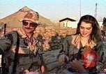 Standbild Schauspielerin Brook Shields nach US Coast Guard Port Security Unit Bahrain, 1991, aus Sekunde 31 historischem Filmmaterial Videoclip 65675048331