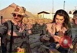 Standbild Schauspielerin Brook Shields nach US Coast Guard Port Security Unit Bahrain, 1991, aus Sekunde 32 historischem Filmmaterial Videoclip 65675048331