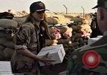 Standbild Schauspielerin Brook Shields nach US Coast Guard Port Security Unit Bahrain, 1991, aus Sekunde 44 historischem Filmmaterial Videoclip 65675048331
