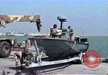 Standbild United States Coast Guard Mechanik Saudi-arabien, 1991, aus Sekunde 1 historischem Filmmaterial Videoclip 65675048333