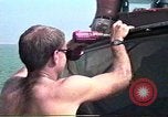 Standbild United States Coast Guard Mechanik Saudi-arabien, 1991, aus Sekunde 6 historischem Filmmaterial Videoclip 65675048333