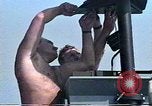 Standbild United States Coast Guard Mechanik Saudi-arabien, 1991, aus Sekunde 14 historischem Filmmaterial Videoclip 65675048333