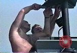 Standbild United States Coast Guard Mechanik Saudi-arabien, 1991, aus Sekunde 15 historischem Filmmaterial Videoclip 65675048333