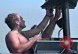 Standbild United States Coast Guard Mechanik Saudi-arabien, 1991, aus Sekunde 18 historischem Filmmaterial Videoclip 65675048333