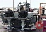 Standbild United States Coast Guard Mechanik Saudi-arabien, 1991, aus Sekunde 22 historischem Filmmaterial Videoclip 65675048333