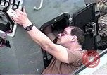 Standbild United States Coast Guard Mechanik Saudi-arabien, 1991, aus Sekunde 23 historischem Filmmaterial Videoclip 65675048333