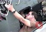 Standbild United States Coast Guard Mechanik Saudi-arabien, 1991, aus Sekunde 25 historischem Filmmaterial Videoclip 65675048333