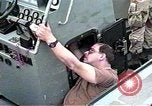 Standbild United States Coast Guard Mechanik Saudi-arabien, 1991, aus Sekunde 26 historischem Filmmaterial Videoclip 65675048333