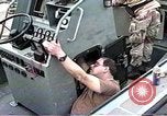 Standbild United States Coast Guard Mechanik Saudi-arabien, 1991, aus Sekunde 27 historischem Filmmaterial Videoclip 65675048333