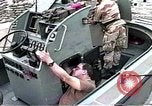 Standbild United States Coast Guard Mechanik Saudi-arabien, 1991, aus Sekunde 28 historischem Filmmaterial Videoclip 65675048333