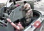 Standbild United States Coast Guard Mechanik Saudi-arabien, 1991, aus Sekunde 29 historischem Filmmaterial Videoclip 65675048333