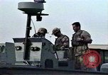 Standbild United States Coast Guard Mechanik Saudi-arabien, 1991, aus Sekunde 38 historischem Filmmaterial Videoclip 65675048333