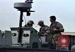 Standbild United States Coast Guard Mechanik Saudi-arabien, 1991, aus Sekunde 39 historischem Filmmaterial Videoclip 65675048333