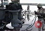 Standbild United States Coast Guard Mechanik Saudi-arabien, 1991, aus Sekunde 42 historischem Filmmaterial Videoclip 65675048333