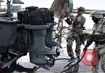 Standbild United States Coast Guard Mechanik Saudi-arabien, 1991, aus Sekunde 44 historischem Filmmaterial Videoclip 65675048333