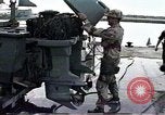 Standbild United States Coast Guard Mechanik Saudi-arabien, 1991, aus Sekunde 45 historischem Filmmaterial Videoclip 65675048333