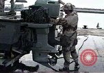 Standbild United States Coast Guard Mechanik Saudi-arabien, 1991, aus Sekunde 46 historischem Filmmaterial Videoclip 65675048333