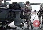 Standbild United States Coast Guard Mechanik Saudi-arabien, 1991, aus Sekunde 48 historischem Filmmaterial Videoclip 65675048333