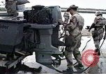 Standbild United States Coast Guard Mechanik Saudi-arabien, 1991, aus Sekunde 49 historischem Filmmaterial Videoclip 65675048333