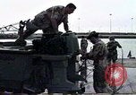 Standbild United States Coast Guard Mechanik Saudi-arabien, 1991, aus Sekunde 52 historischem Filmmaterial Videoclip 65675048333