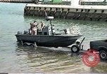 Standbild United States Coast Guard Mechanik Saudi-arabien, 1991, aus Sekunde 56 historischem Filmmaterial Videoclip 65675048333