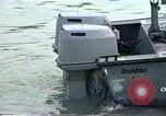 Standbild United States Coast Guard Mechanik Saudi-arabien, 1991, aus Sekunde 59 historischem Filmmaterial Videoclip 65675048333