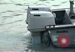 Standbild United States Coast Guard Mechanik Saudi-arabien, 1991, aus Sekunde 61 historischem Filmmaterial Videoclip 65675048333
