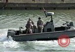 Standbild United States Coast Guard Mechanik Saudi-arabien, 1991, aus Sekunde 62 historischem Filmmaterial Videoclip 65675048333