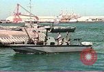 Standbild Harbour Patrol crew Saudi Arabien, 1991, aus Sekunde 4 historischem Filmmaterial Videoclip 65675048335