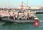 Standbild Harbour Patrol crew Saudi Arabien, 1991, aus Sekunde 6 historischem Filmmaterial Videoclip 65675048335