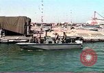 Standbild Harbour Patrol crew Saudi Arabien, 1991, aus Sekunde 9 historischem Filmmaterial Videoclip 65675048335