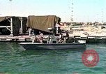 Standbild Harbour Patrol crew Saudi Arabien, 1991, aus Sekunde 11 historischem Filmmaterial Videoclip 65675048335