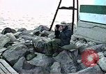Standbild Harbour Patrol crew Saudi Arabien, 1991, aus Sekunde 15 historischem Filmmaterial Videoclip 65675048335