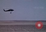 Standbild UH 60 Hubschrauber Ägypten, 1980, aus Sekunde 11 historischem Filmmaterial Videoclip 65675048345