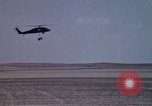 Standbild UH 60 Hubschrauber Ägypten, 1980, aus Sekunde 12 historischem Filmmaterial Videoclip 65675048345
