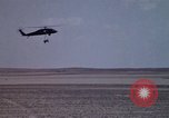Standbild UH 60 Hubschrauber Ägypten, 1980, aus Sekunde 13 historischem Filmmaterial Videoclip 65675048345