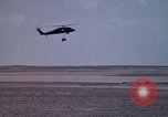 Standbild UH 60 Hubschrauber Ägypten, 1980, aus Sekunde 15 historischem Filmmaterial Videoclip 65675048345