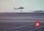 Standbild UH 60 Hubschrauber Ägypten, 1980, aus Sekunde 18 historischem Filmmaterial Videoclip 65675048345