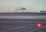 Standbild UH 60 Hubschrauber Ägypten, 1980, aus Sekunde 22 historischem Filmmaterial Videoclip 65675048345