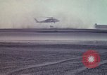 Standbild UH 60 Hubschrauber Ägypten, 1980, aus Sekunde 23 historischem Filmmaterial Videoclip 65675048345