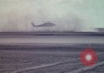 Standbild UH 60 Hubschrauber Ägypten, 1980, aus Sekunde 25 historischem Filmmaterial Videoclip 65675048345