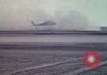 Standbild UH 60 Hubschrauber Ägypten, 1980, aus Sekunde 26 historischem Filmmaterial Videoclip 65675048345