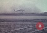 Standbild UH 60 Hubschrauber Ägypten, 1980, aus Sekunde 27 historischem Filmmaterial Videoclip 65675048345
