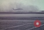 Standbild UH 60 Hubschrauber Ägypten, 1980, aus Sekunde 28 historischem Filmmaterial Videoclip 65675048345