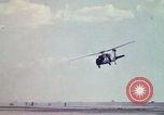Standbild UH 60 Hubschrauber Ägypten, 1980, aus Sekunde 30 historischem Filmmaterial Videoclip 65675048345