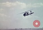 Standbild UH 60 Hubschrauber Ägypten, 1980, aus Sekunde 31 historischem Filmmaterial Videoclip 65675048345