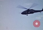 Standbild UH 60 Hubschrauber Ägypten, 1980, aus Sekunde 36 historischem Filmmaterial Videoclip 65675048345