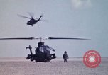 Standbild UH 60 Hubschrauber Ägypten, 1980, aus Sekunde 41 historischem Filmmaterial Videoclip 65675048345